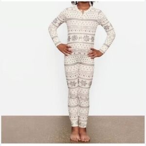 SKIMS KIDS POINTELLE HENLEY ONESIE ROMPER PJS 6 Cozy Snowflake Kids Pajamas